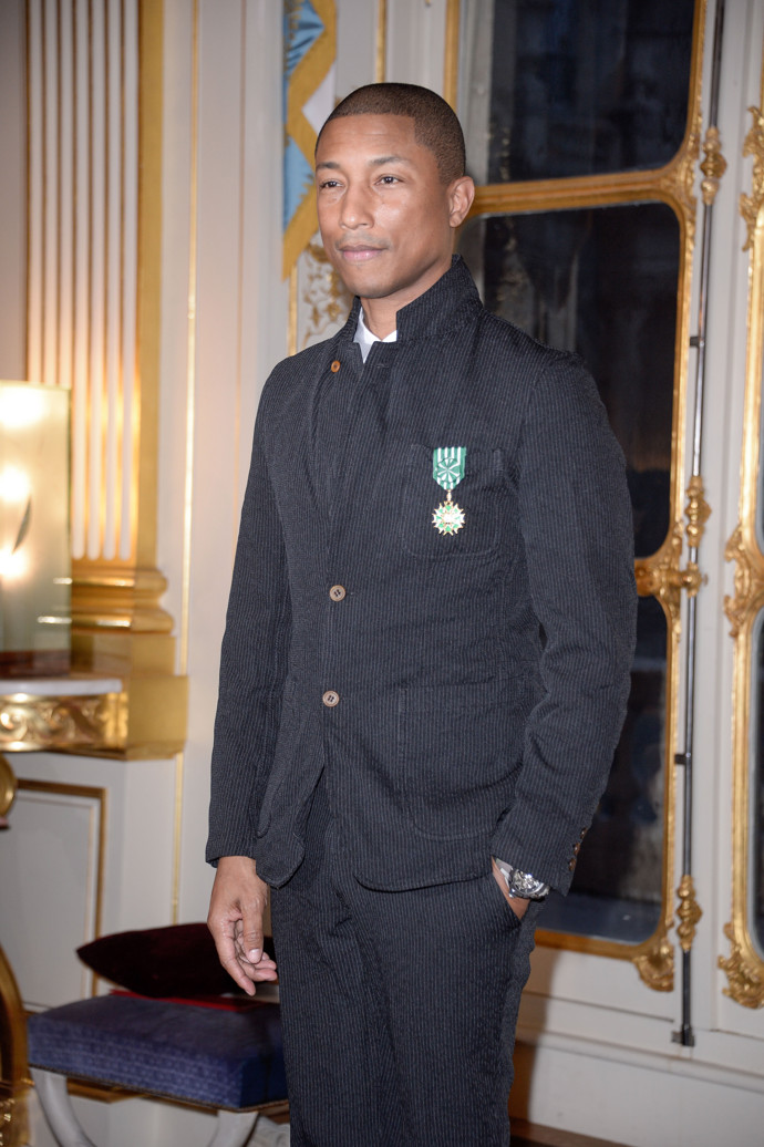 Hudebník Pharell Williams je autorem značky Human Race. Ta zahrnuje sportovní obuv, ale také produkty pečující kosmetiky pro muže. 