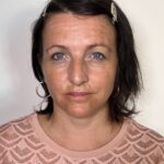 Paní Eva je nádherná žena tělem i duší, kterou make-up příjemně rozzářil. 