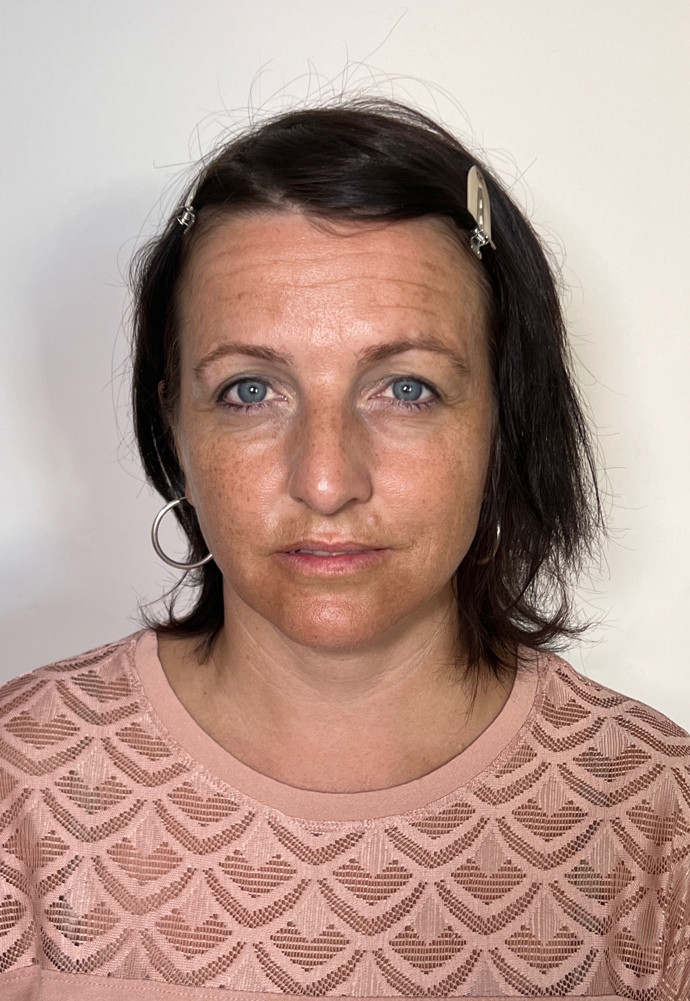 Paní Eva je nádherná žena tělem i duší, kterou make-up příjemně rozzářil. 