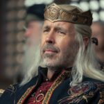 Seriál Rod draka se odehrává za vlády krále Viseryse I. Targaryena (Paddy Considine).