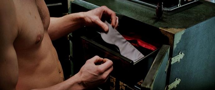 Anglický název filmu je dvojsmyslný: může se totiž překládat jako Padesát odstínů šedi anebo Padesát odstínů Greye, což je příjmení hlavní postavy.