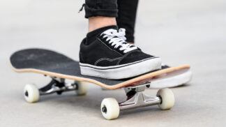 Černé tenisky z vás udělají módní ikony