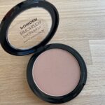 Facefinity bronzer s hedvábně jemným a lehkým složením se velice snadno nanáší a netvoří na pleti nechtěné mapy. Max Factor, 369 Kč. 