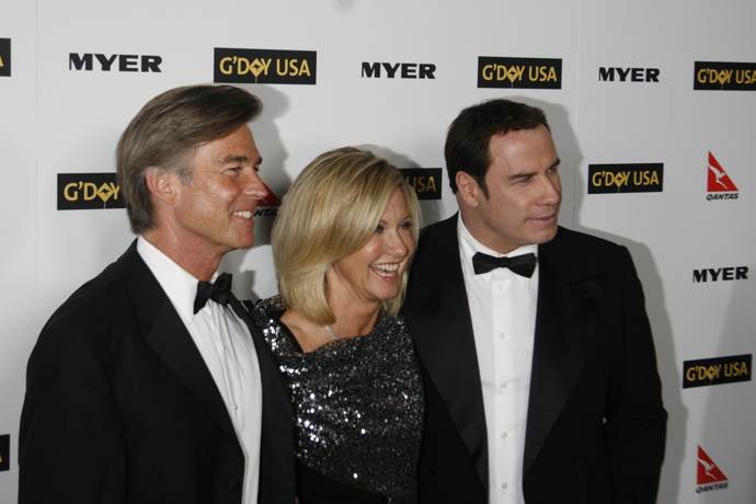Olivia Newton-John s nejdůležitějšími muži svého života, manželem Johnem Easterlingem (vlevo) a Johnem Travoltou (vpravo). S Travoltou ji pojilo přátelství od roku 1978. Vídali se nejen pracovně, ale i soukromě a podle všeho dělali jeden druhému vrbu.