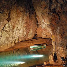 Dle pověstí měla jeskyni Wookey Hole strážit čarodějnice se zlomeným srdcem.