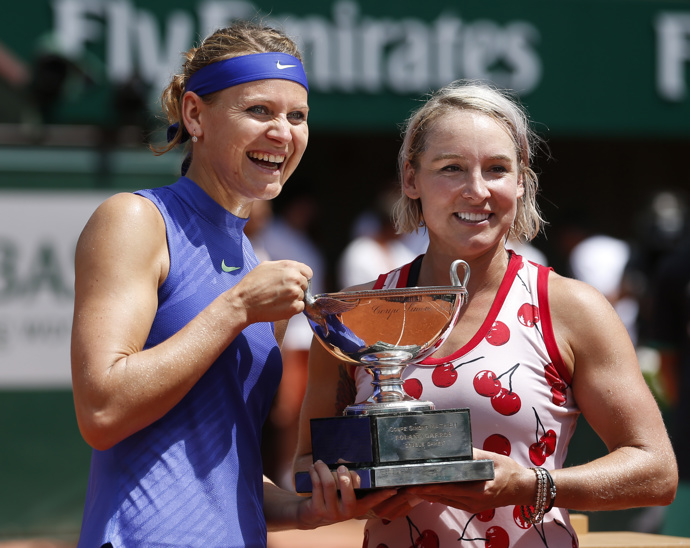 Lucie Šafářová vybojovala na Grand Slamech pět deblových trofejí s Američankou Bethanií Mattek-Sands.