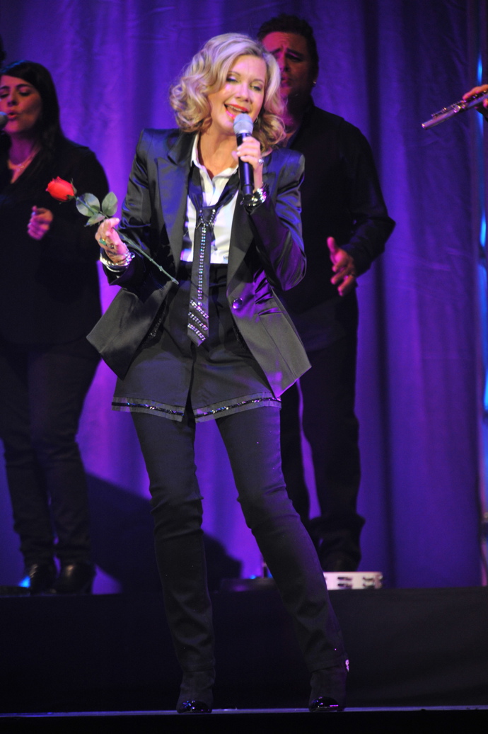 Olivia Newton-John svým nezaměnitelným hlasem oslovila mnoho fanoušků. Vedle písniček z Pomády má na kontě i další hity, například Xanadu.