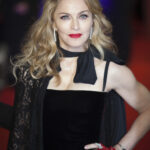 Před deseti lety bylo Madonně 53 let a dle snímků to vypadá, že se na ní plastičtí chirurgové ještě moc nevyřádili.