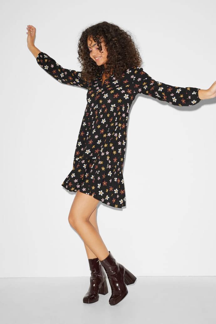 Šaty s květinovým vzorem. C&A, 20 eur