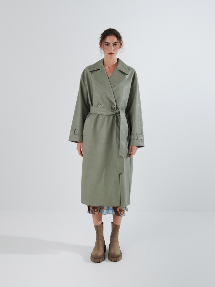 Koženkový kabát. RESERVED, 1799 Kč