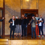 Křest alba probíhal netypicky hrou na housle.