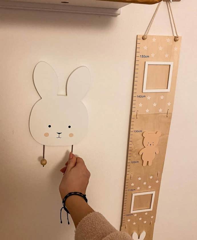 Králičí detaily nechybějí ani na zdi.