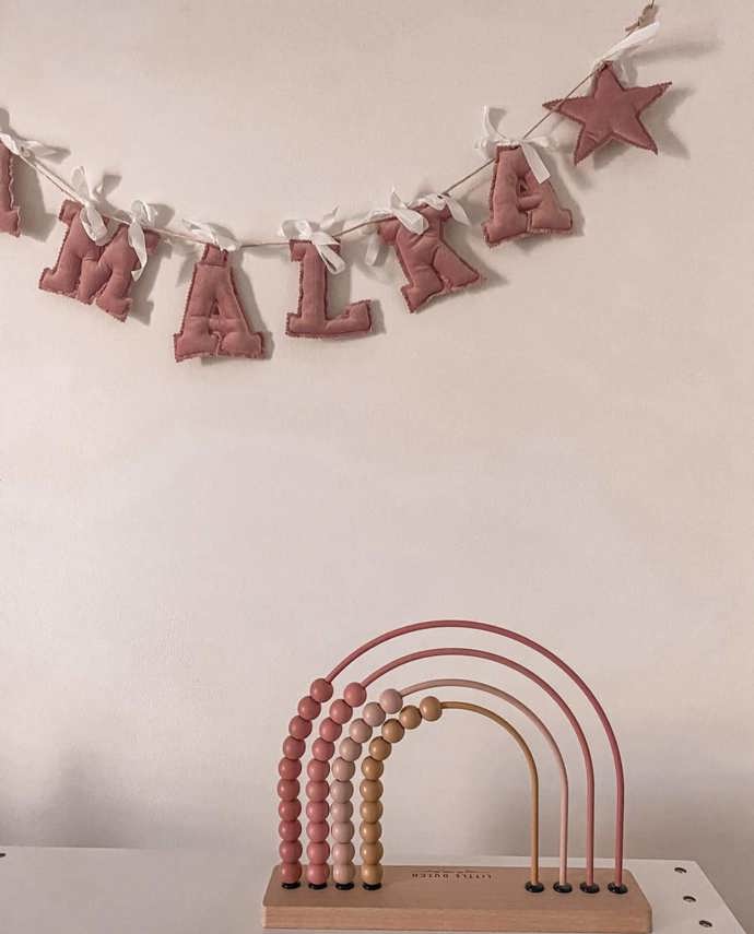 Nechybí roztomilé detaily, které dětský pokoj zútulňují.