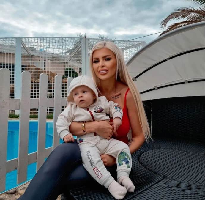 Dočká se Lela Vémola v roce 2024 s Karlosem třetího potomka?