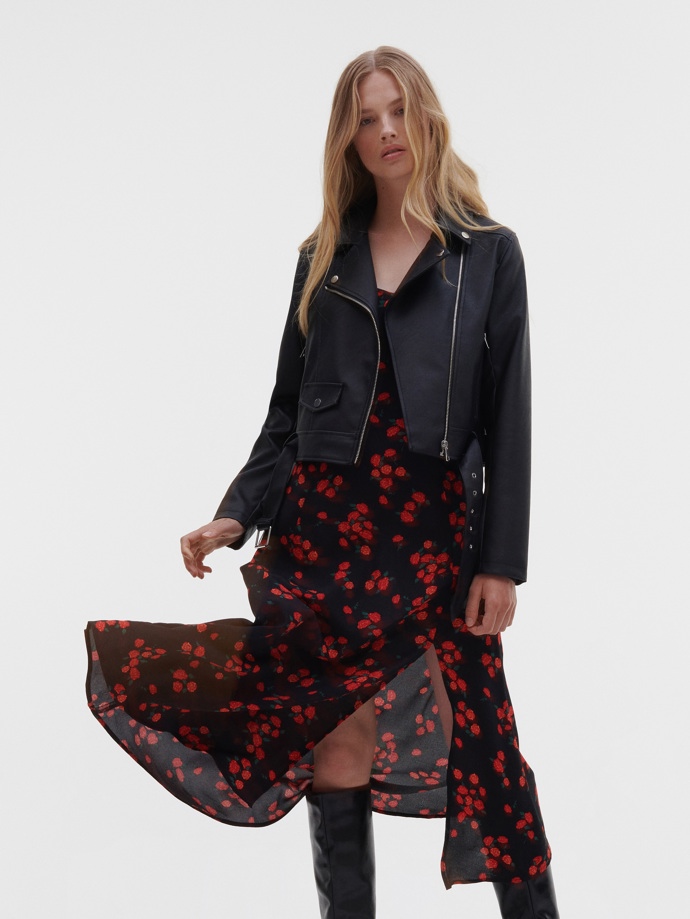 Černé šaty s červenými květy. Reserved, 899 Kč