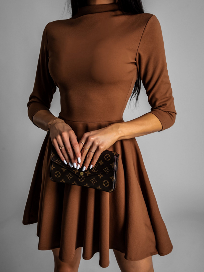 Hnědé elegantní šaty s dlouhým rukávem. Erika FASHION, 629 Kč. 