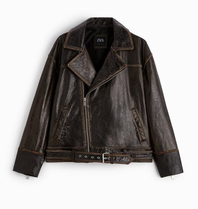 Bunda s klopami do špičky s patenty. ZARA, 3599 Kč