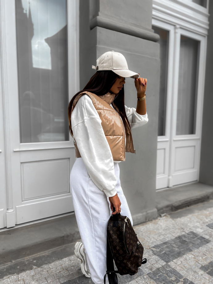 Prošívaná lesklá vesta. Erika FASHION, 1199 Kč