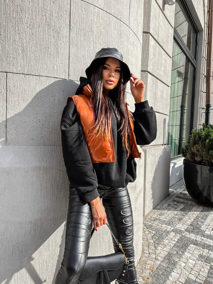 Hnědá lesklá vestička. Erika FASHION, 1199 Kč