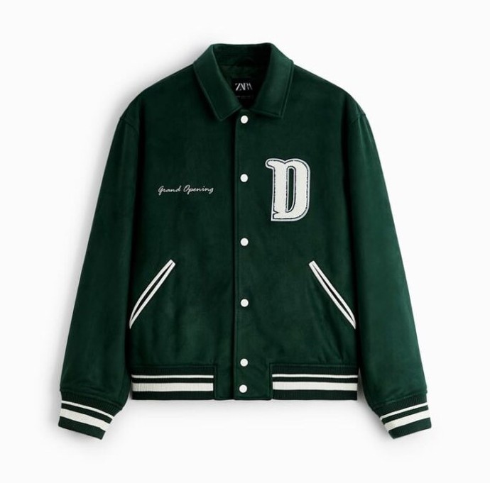 Bunda bomber s límcem vyrobená z materiálů v ladících barvách. ZARA, 1399 Kč