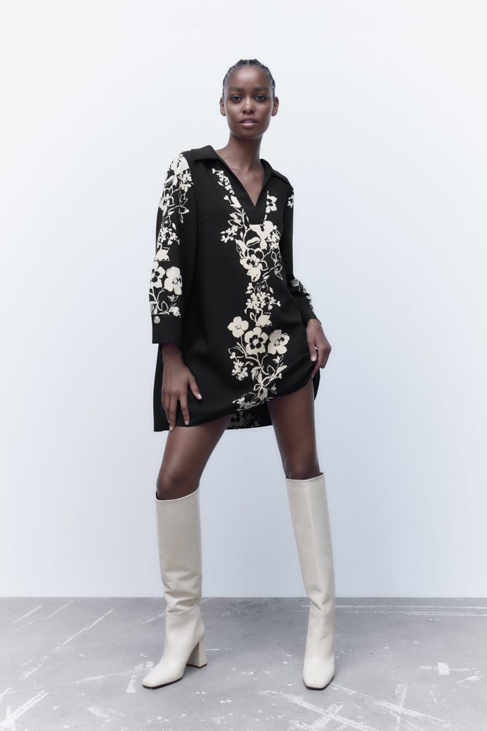 Šaty s květinovým potiskem. Zara, 1199 Kč