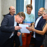 Kromě Leony Machálkové se na křtu nového alba objevili (zleva) herec Jan Vondráček, zpěvák Vojtěch Dyk nebo muzikant Jan Maxián.