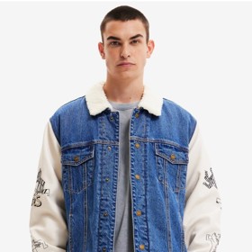 Bílo-modrá pánská denimová bunda. Desigual, 5599 Kč