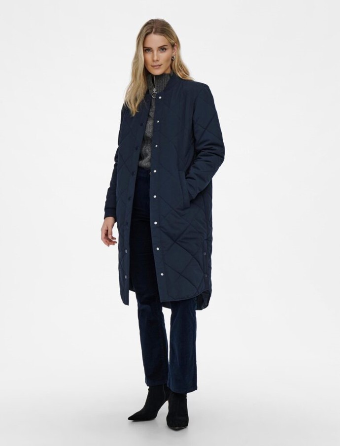 Tmavě modrá dlouhá prošívaná bunda JDY. ZOOT, 1049 Kč