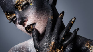 Milovnice kosmetiky podle horoskopu: 3 znamení zvěrokruhu, která si potrpí na zkrášlovací prostředky