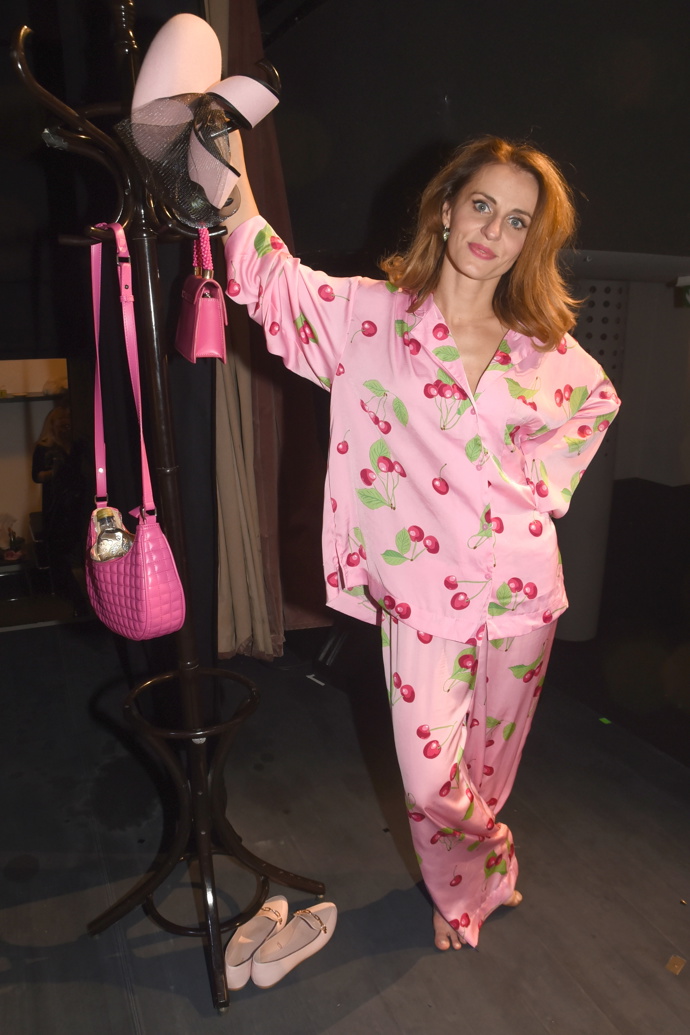 Markéta Procházková po představení zapózovala v růžovém pyžámku s třešničkami.