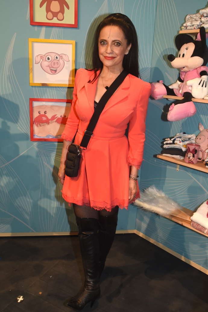 Lucie Bílá uvedla ve svém divadle americký muzikál Maminy a hlavní protagonistky oblékla do roztomilých růžových kostýmků.