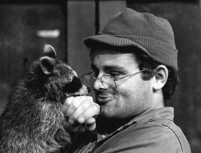 Radar vždy působil naivně, jako velké a citlivé dítě. Byl taková nevinná duše uprostřed "smečky" cynických lékařů a války.