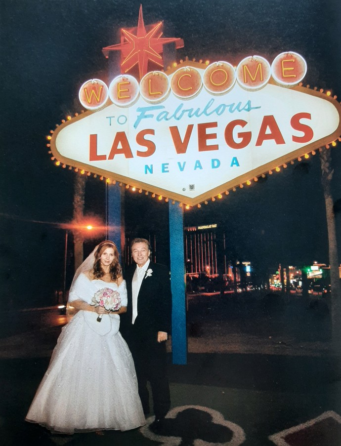 Karel Gott měl k Las Vegas velmi vřelý vztah, a jak sám říká, chtěl se ženit ve městě, kde se ženil i Elvis Presley.