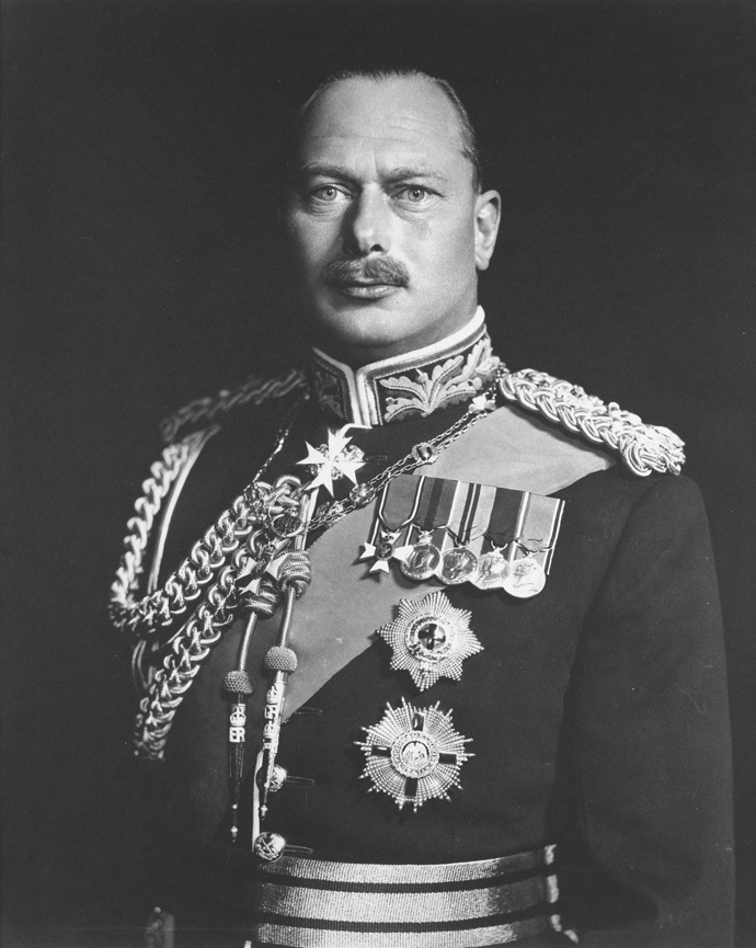 Jeho tatínkem byl guvernér Austrálie a vévoda Henry z Gloucesteru, syn krále Jiřího V.