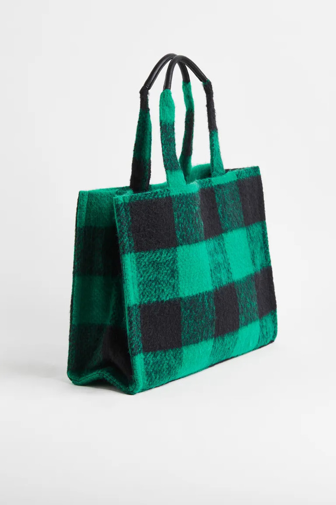 Flanelová taška shopper. H&M, 749 Kč