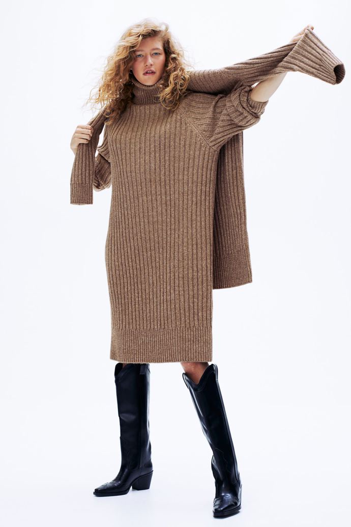 Šaty s rolákem. H&M, 999 Kč