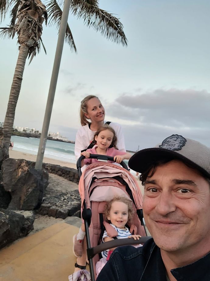 Lída Rašilovová má s hercem Sašou Rašilovem dvě dcery, starší Marušku a mladší Emilku.