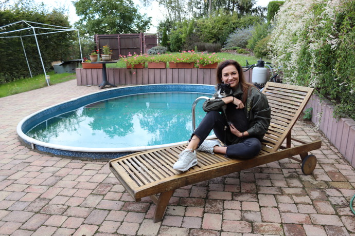 Domeček za Prahou si Hanka vybrala také kvůli bazénu.