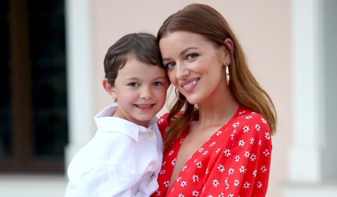 Také sedmiletá Rosálka, dcerka modelky a zpěvačky Jitky Boho, upřednostňuje chlapecké oblečení a krátký sestřih, který jí nesmírně sluší.