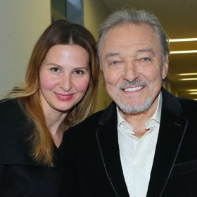 Karel Gott získal celkem 42 Slavíků. Za svoji dlouhou kariéru se odmítal kvůli fanynkám oženit, názor změnil až v 68 letech, kdy si vzal za manželku maminku svých dvou dcer, Ivanu.