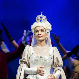 Herečka Michaela Kuklová hraje Bílou královnu v Hudebním divadle Karlín.