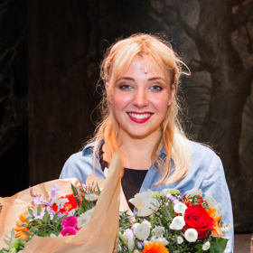 Anička Slováčková dostala květiny od rodičů Felixe a Dády, kteří seděli v publiku.