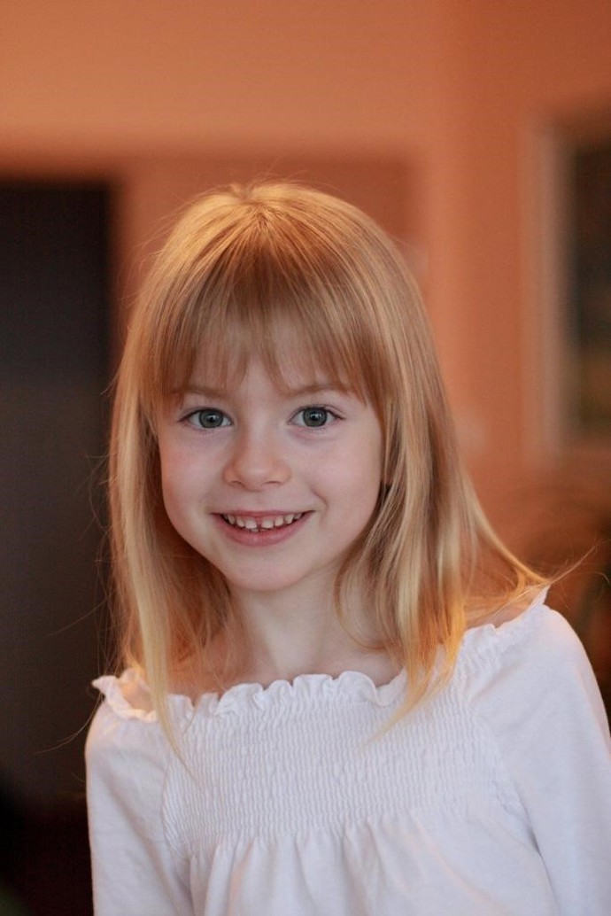 Roztomilá blondýnka na fotografii je herečka Michaela Pecháčková, představitelka seriálové Sid Novotné.