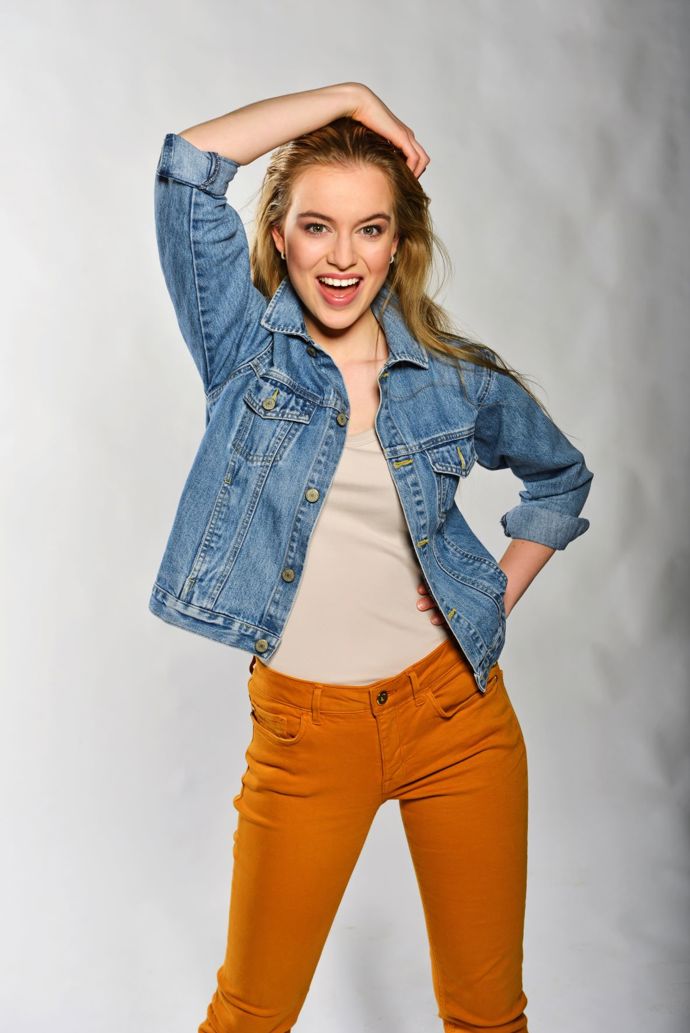 „Obecně jsem nikdy nedělala žádné problémy, reprezentovala jsem školu v recitačních soutěžích a na konci školního roku jsem dostávala pochvaly za recitace, sbírání víček nebo docházku," vzpomíná Pecháčková na školní léta.