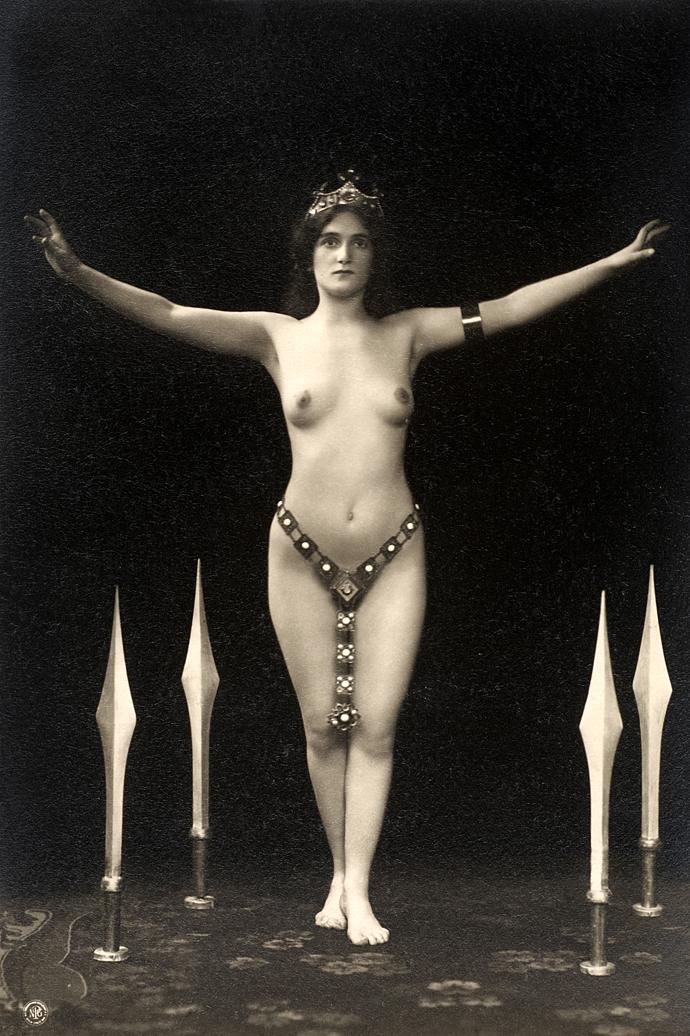 V té době si zároveň změnila jméno na Olgu Desmond.