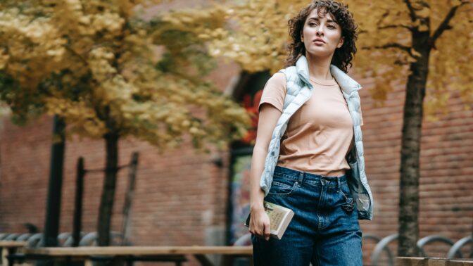 Podzimní trendy 2022: Pudrové barvy a sportovní styl