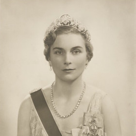 Maminkou prince Williama byla Alice, vévodkyně z Gloucesteru, která se stala vůbec nejdéle žijícím členem britské královské rodiny. Zemřela v roce 2004 ve věku 102 let.