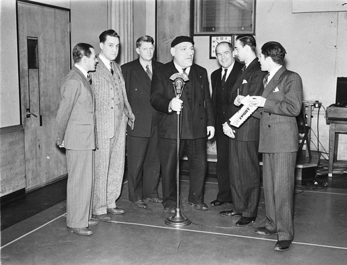 Maurice Tillet (1903 - 1954) byl francouzský profesionální zápasník, který se narodil v Rusku. Známější byl pod přezdívkou Francouzský anděl.  