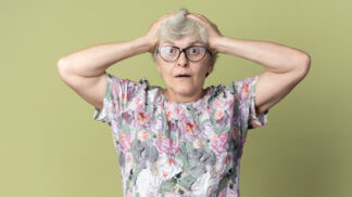 Jiřina (65): Manžel se na prahu sedmdesátky zbláznil a odkráčel za mladou sukní