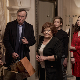 Vánoční příběh: Herečka Skálová (Jiřina Bohdalová) vládne celé rodině. Tyto Vánoce ale možná nedopadnou podle jejího očekávání...